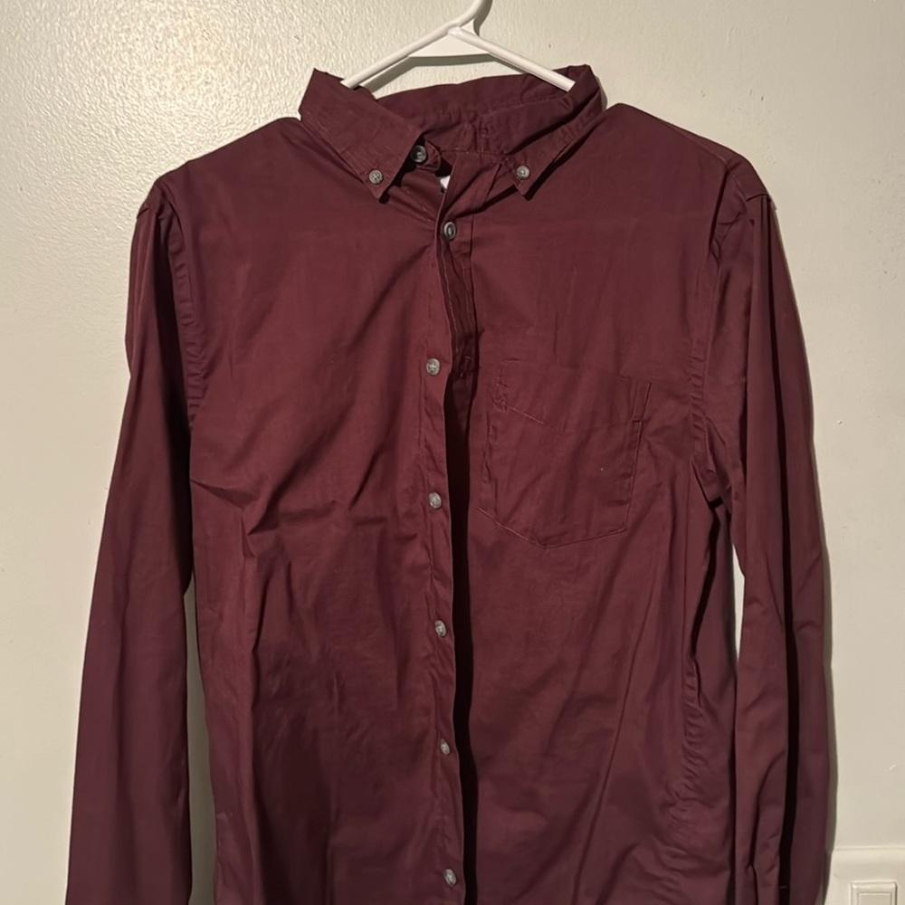 Men’s maroon button up